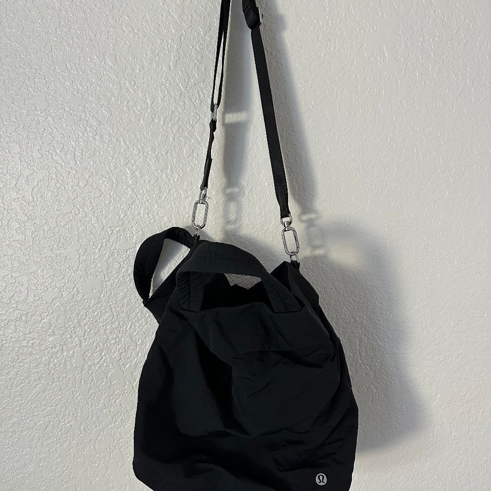 Lululemon on my level bag 2.0 19L